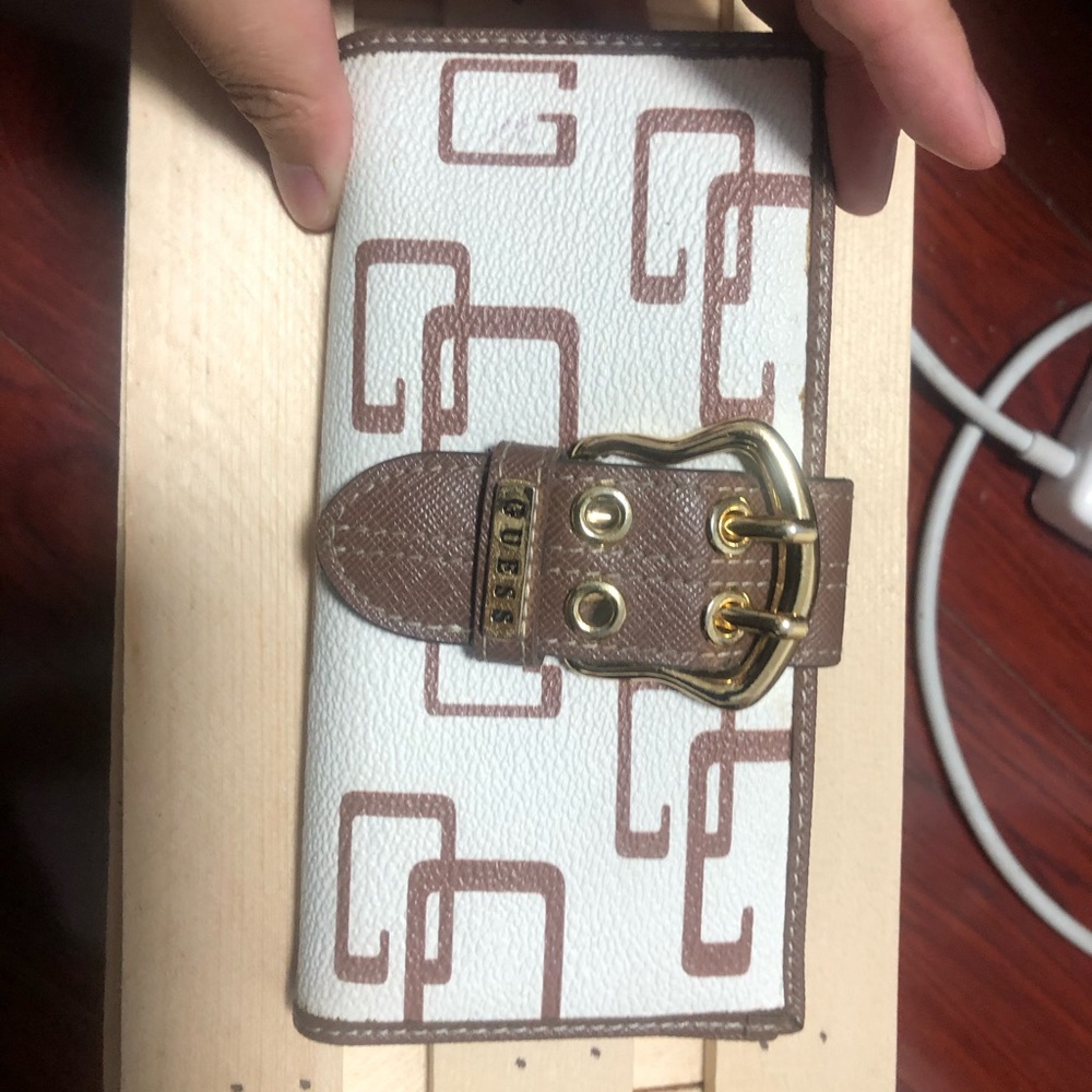 GUESS wallet